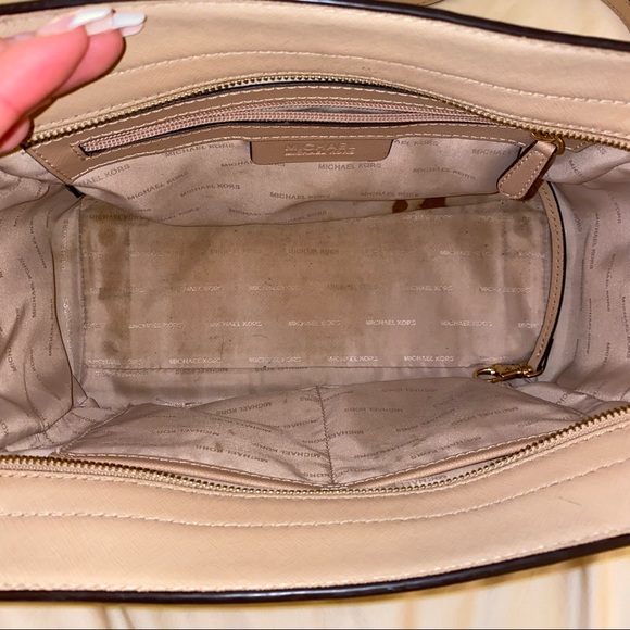 👜 Michael Kors MD Selma Leather Satchel – Vintage Chic Glam 👜 - Picture 7 of 8